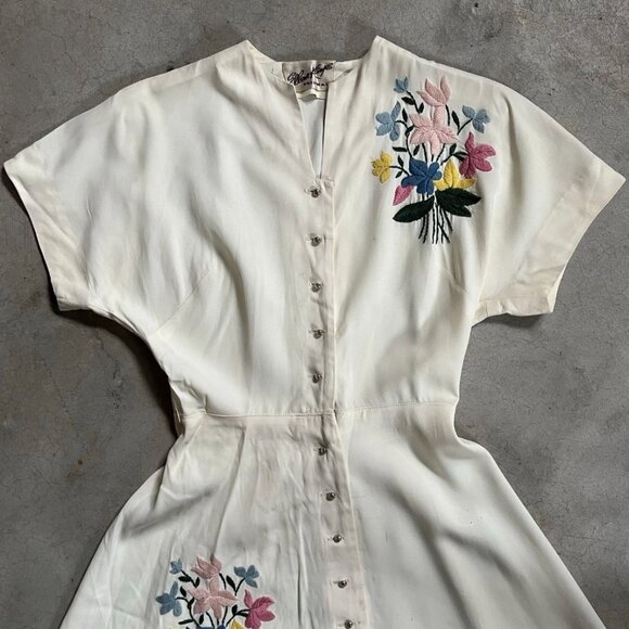 Vintage 1940s Ellen Kaye Original Embroidered Rayon Day Dress - Picture 3 of 13